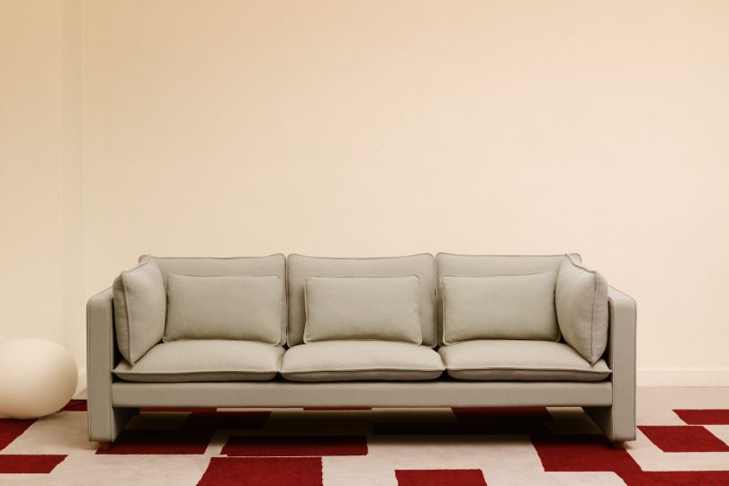 由Jasper Morrison设计的极简主义沙发Jota Sofa