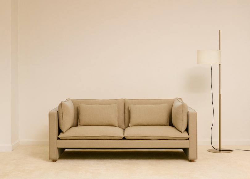 由Jasper Morrison设计的极简主义沙发Jota Sofa