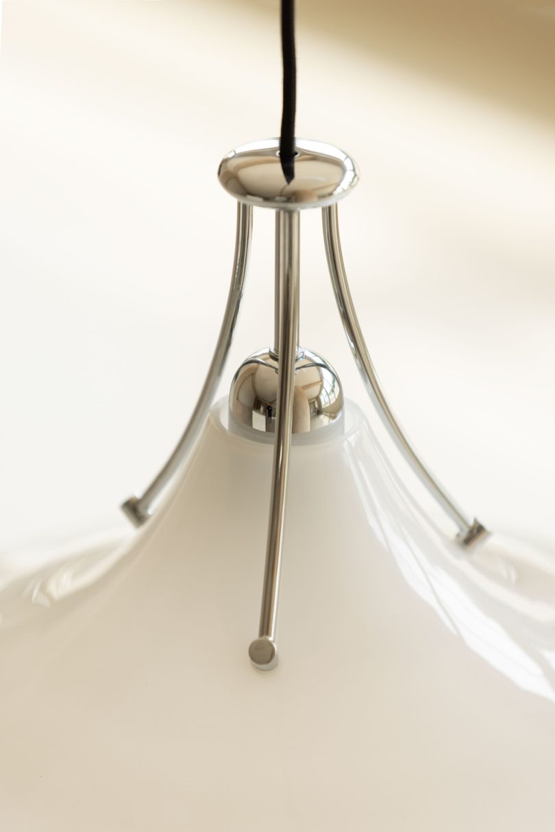 Ruhan Chen设计的极简主义灯具Magnolia LAMP