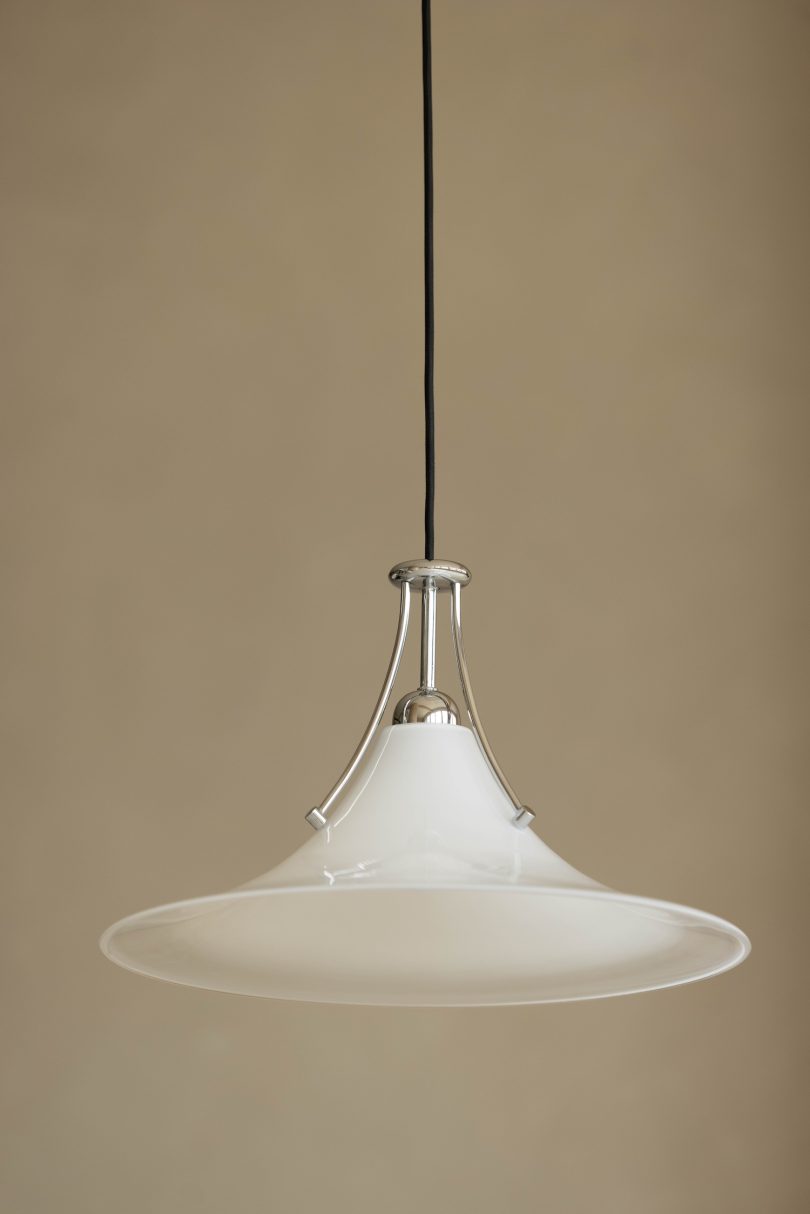 Ruhan Chen设计的极简主义灯具Magnolia LAMP