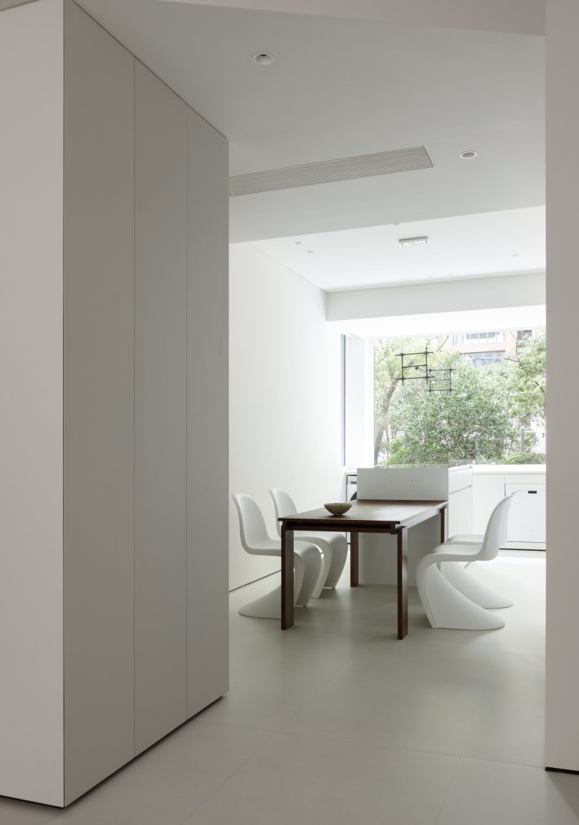 Hooray Lab设计的极简主义公寓Run Apartment