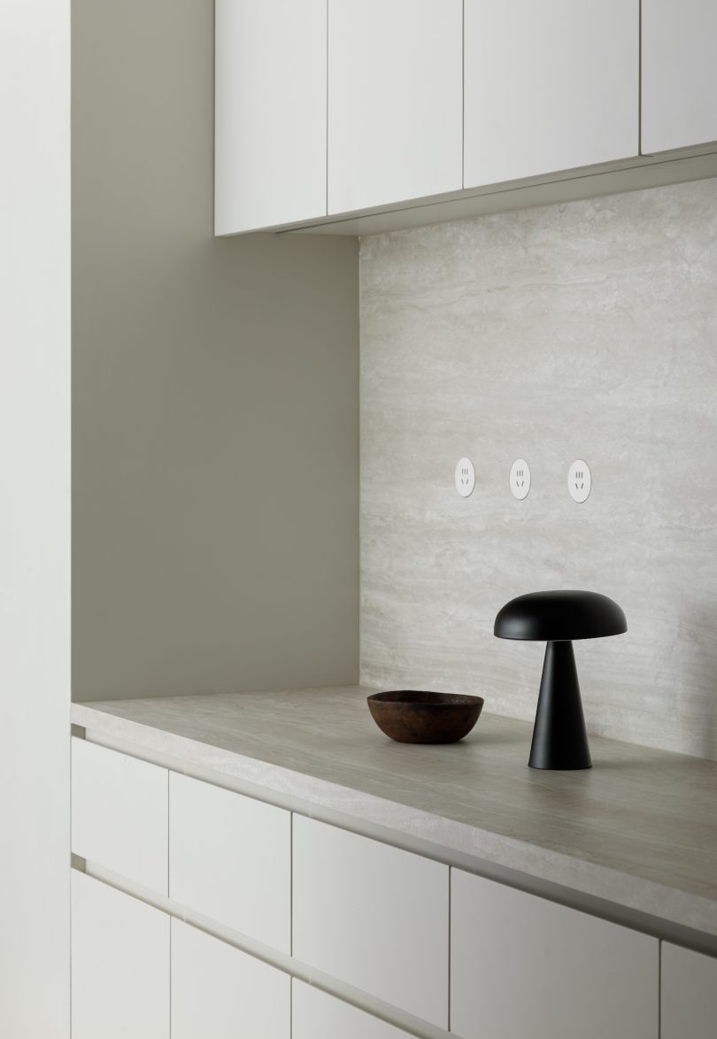 Hooray Lab设计的极简主义公寓Run Apartment