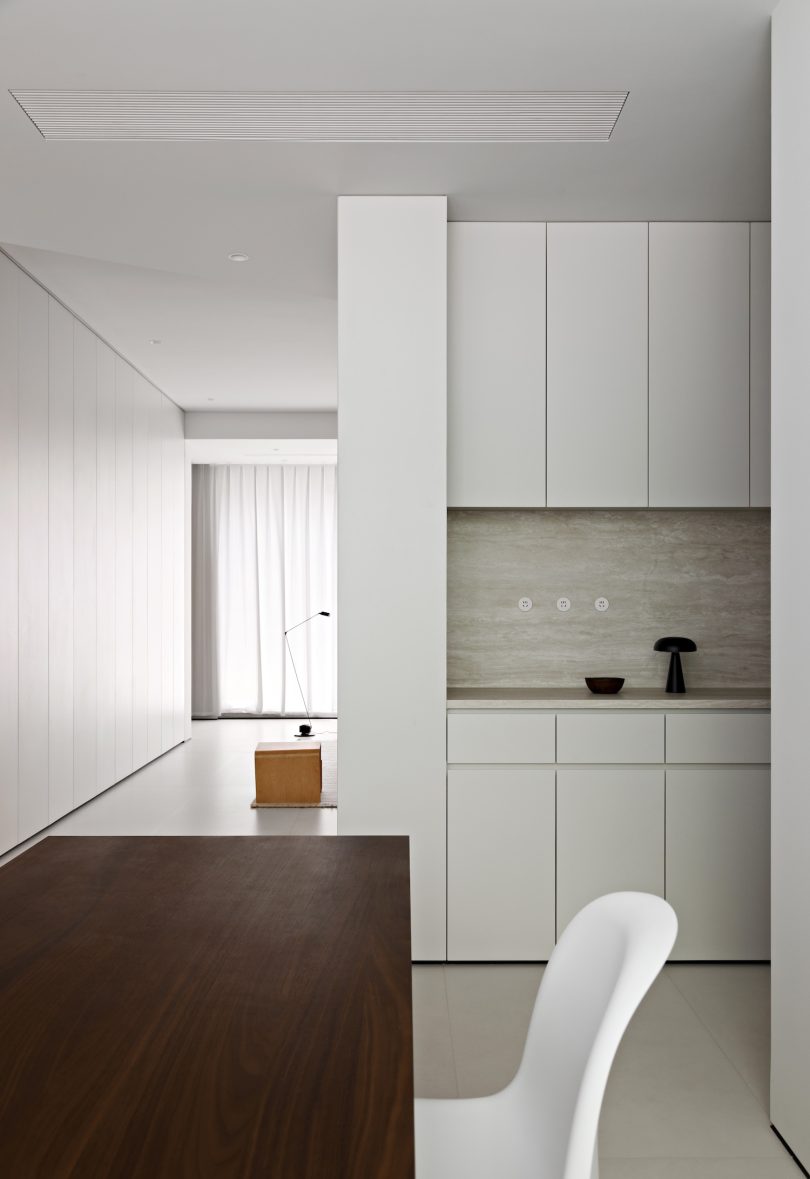 Hooray Lab设计的极简主义公寓Run Apartment