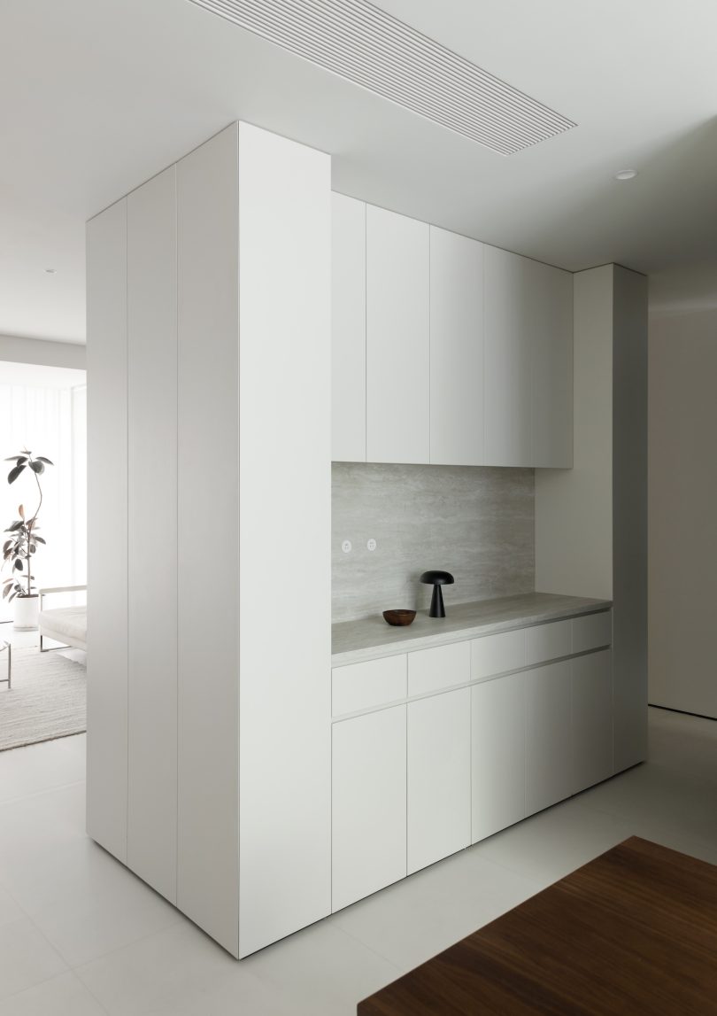 Hooray Lab设计的极简主义公寓Run Apartment