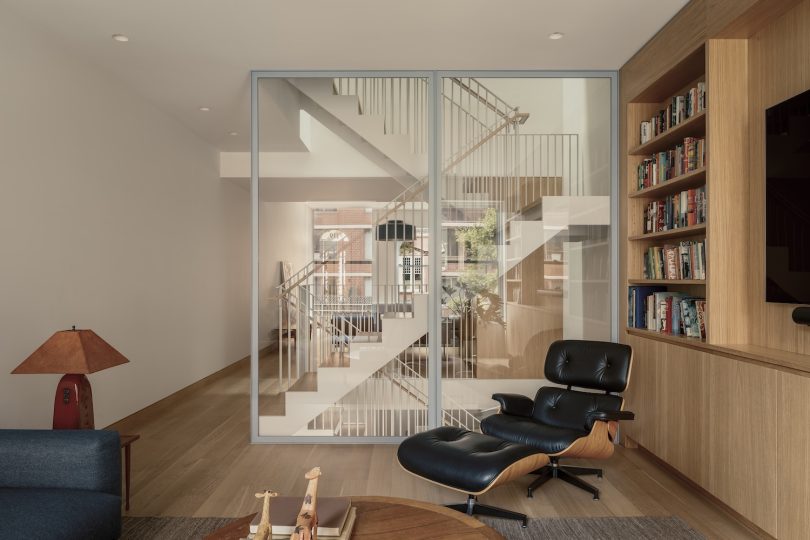 由Light+Air设计的极简主义住宅Void House