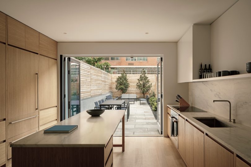 由Light+Air设计的极简主义住宅Void House