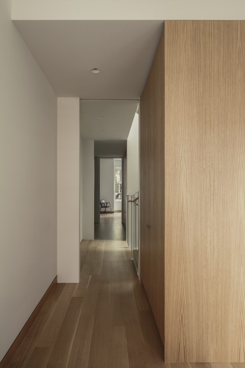 由Light+Air设计的极简主义住宅Void House