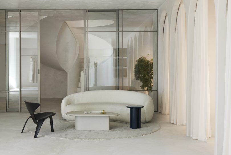 由Lot 1设计的极简主义空间Elle