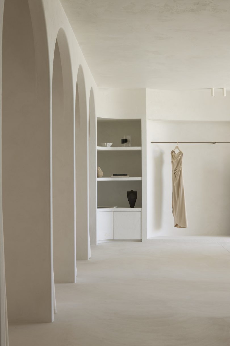 由Lot 1设计的极简主义空间Elle