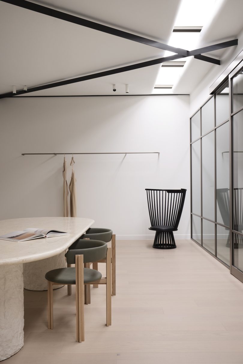 由Lot 1设计的极简主义空间Elle