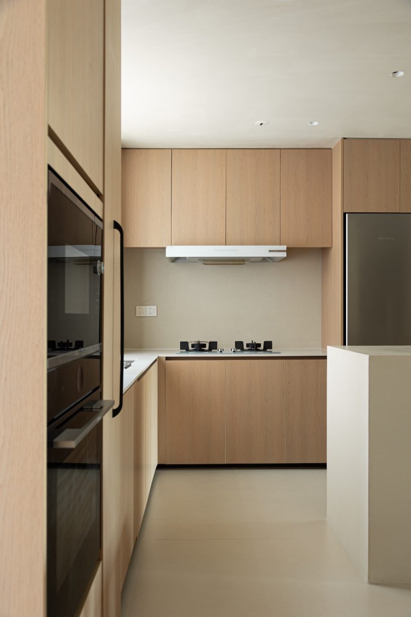 由DONGJIDESIGN设计的极简公寓Warm Habitat