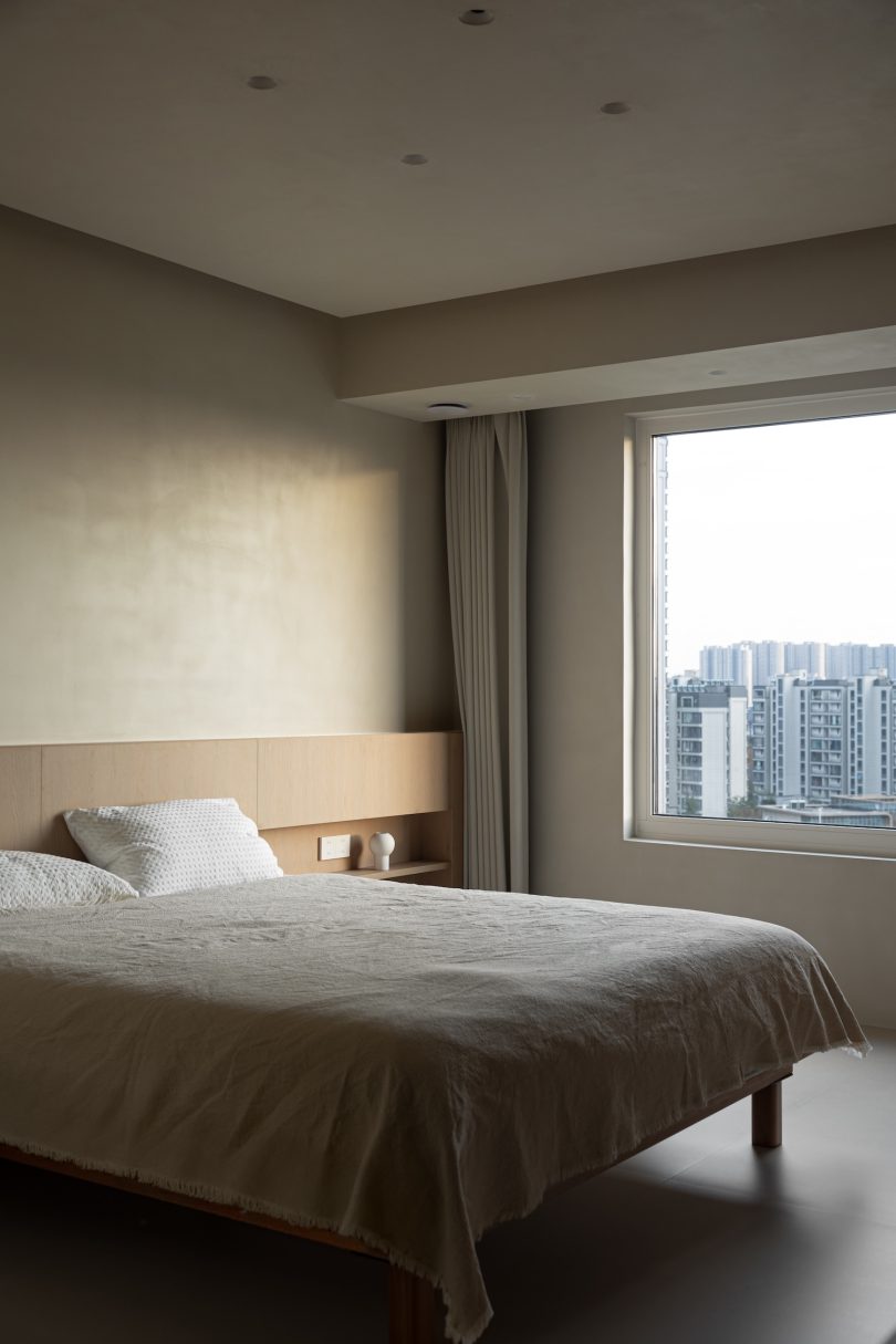 由DONGJIDESIGN设计的极简公寓Warm Habitat