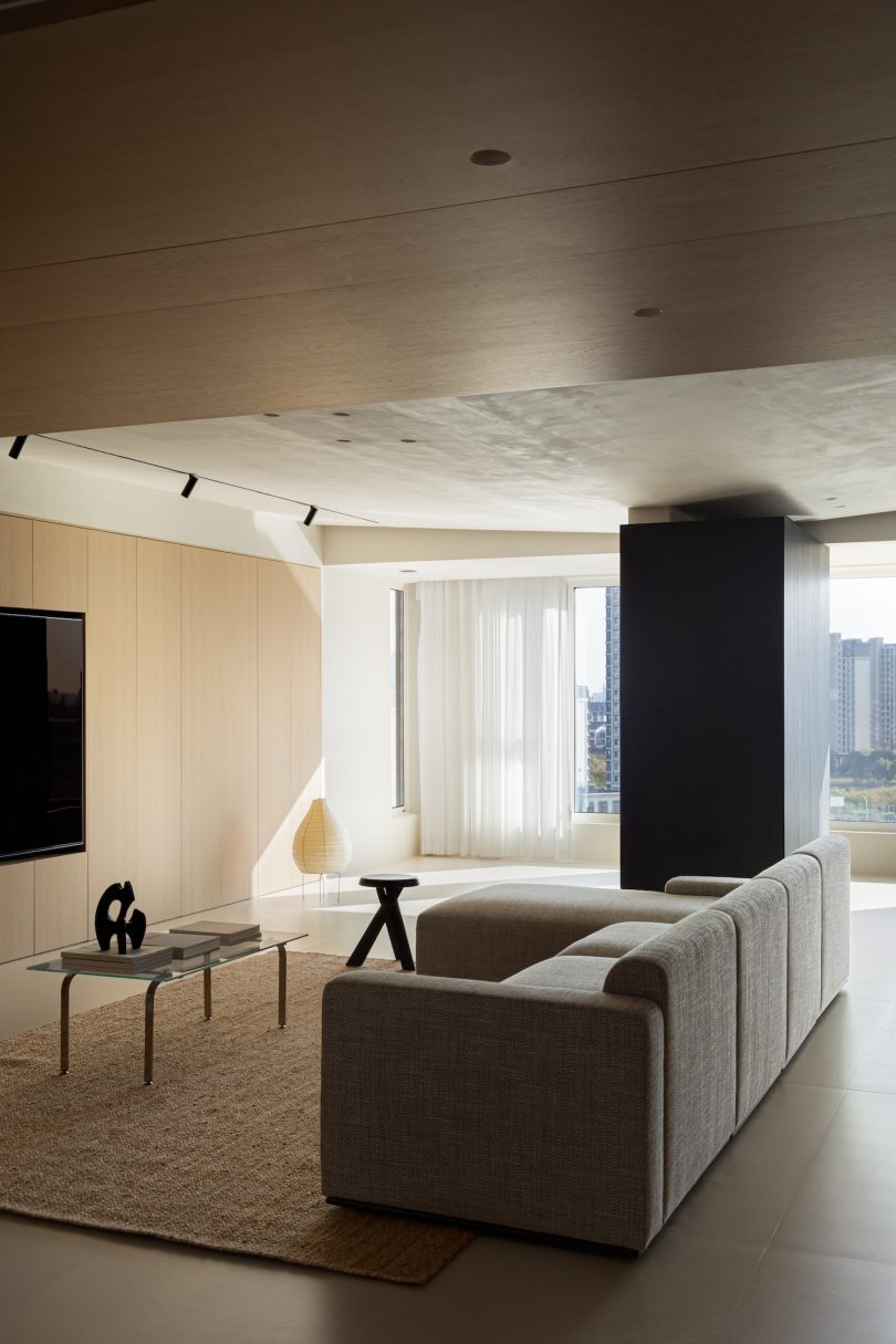 由DONGJIDESIGN设计的极简公寓Warm Habitat