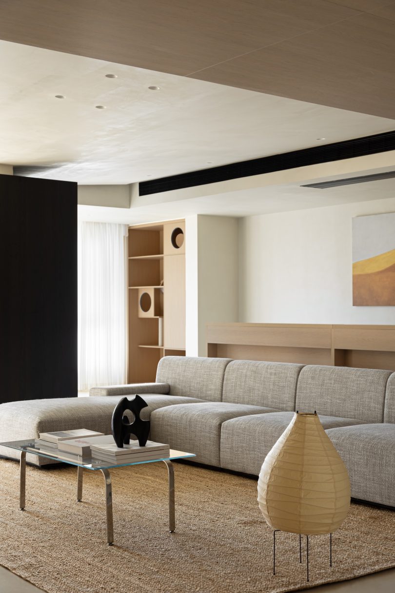 由DONGJIDESIGN设计的极简公寓Warm Habitat