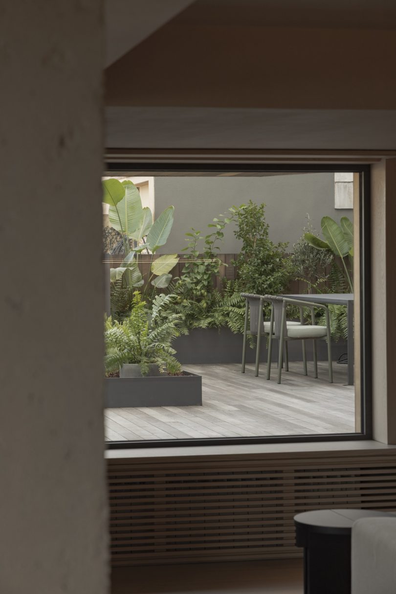 Francesc Rifé Studio设计的极简公寓BV Apartment