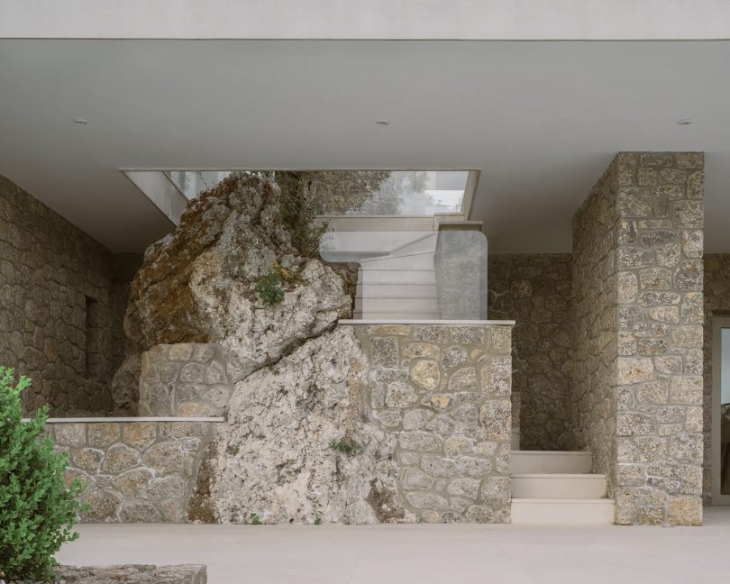 Georgios Apostolopoulos设计的极简住宅Corfu House