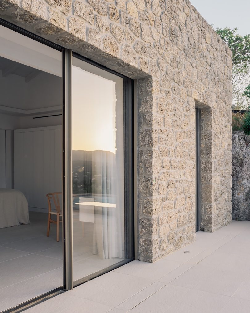 Georgios Apostolopoulos设计的极简住宅Corfu House