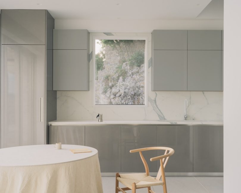 Georgios Apostolopoulos设计的极简住宅Corfu House