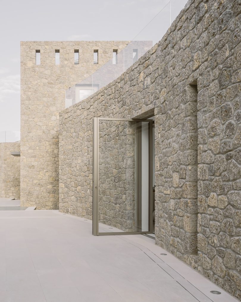 Georgios Apostolopoulos设计的极简住宅Corfu House