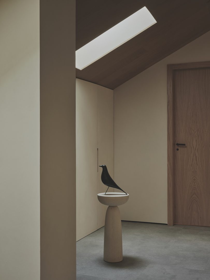 由Destudio设计的极简主义住宅Curved Attic