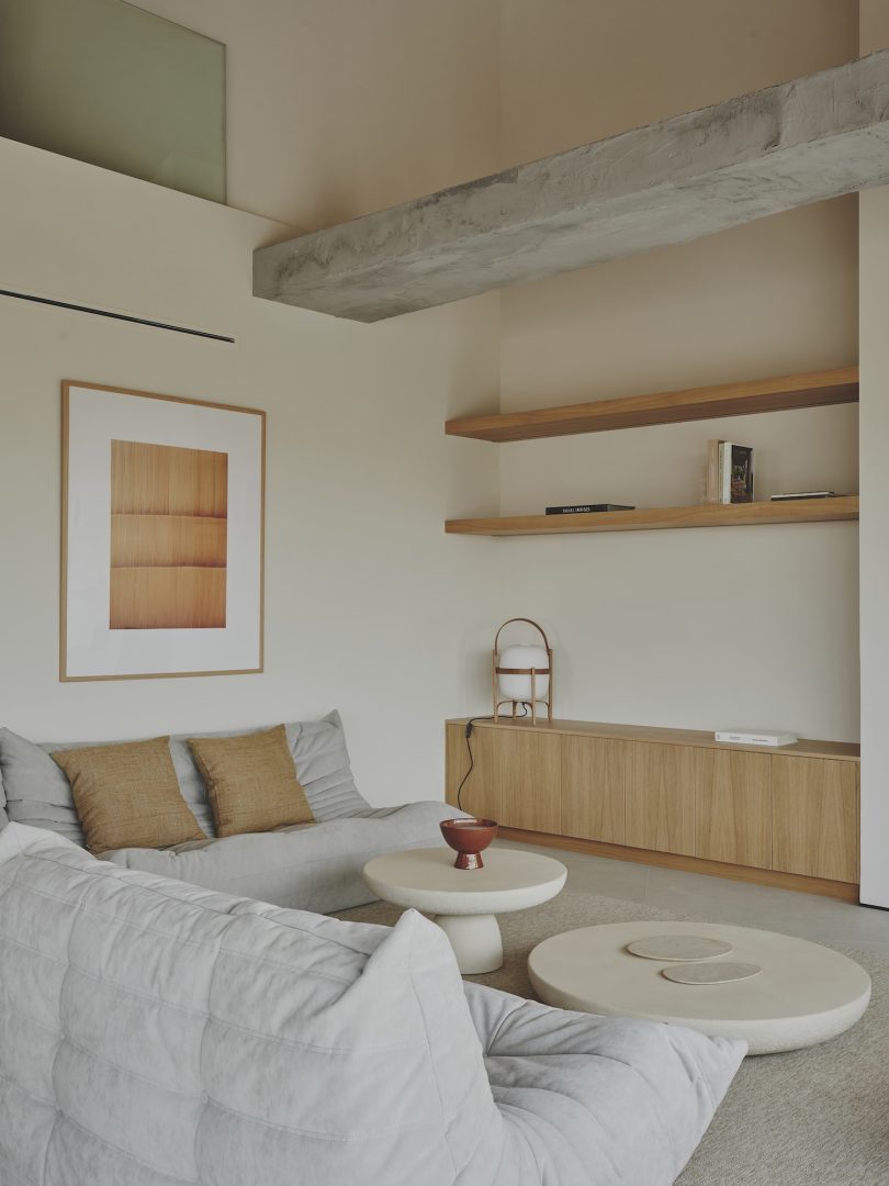 由Destudio设计的极简主义住宅Curved Attic