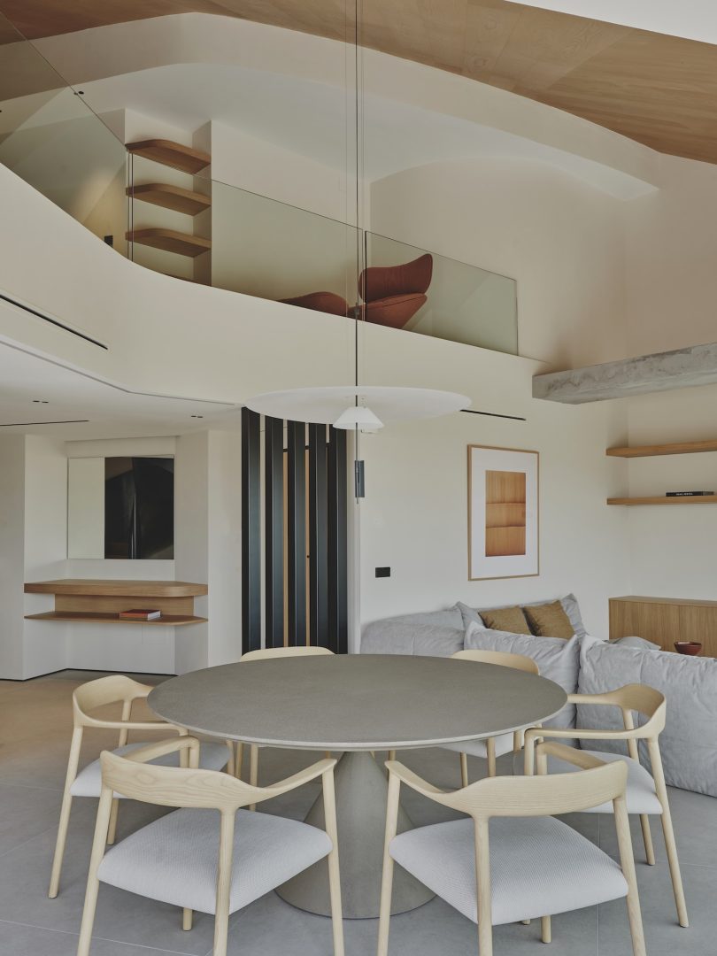 由Destudio设计的极简主义住宅Curved Attic