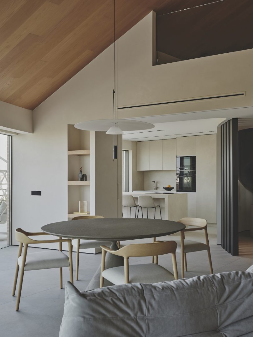 由Destudio设计的极简主义住宅Curved Attic