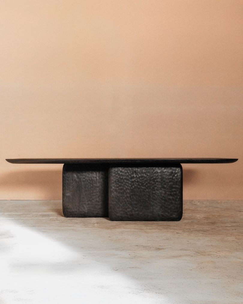 Dennis Kaiser设计的极简餐桌Darling Dining Table