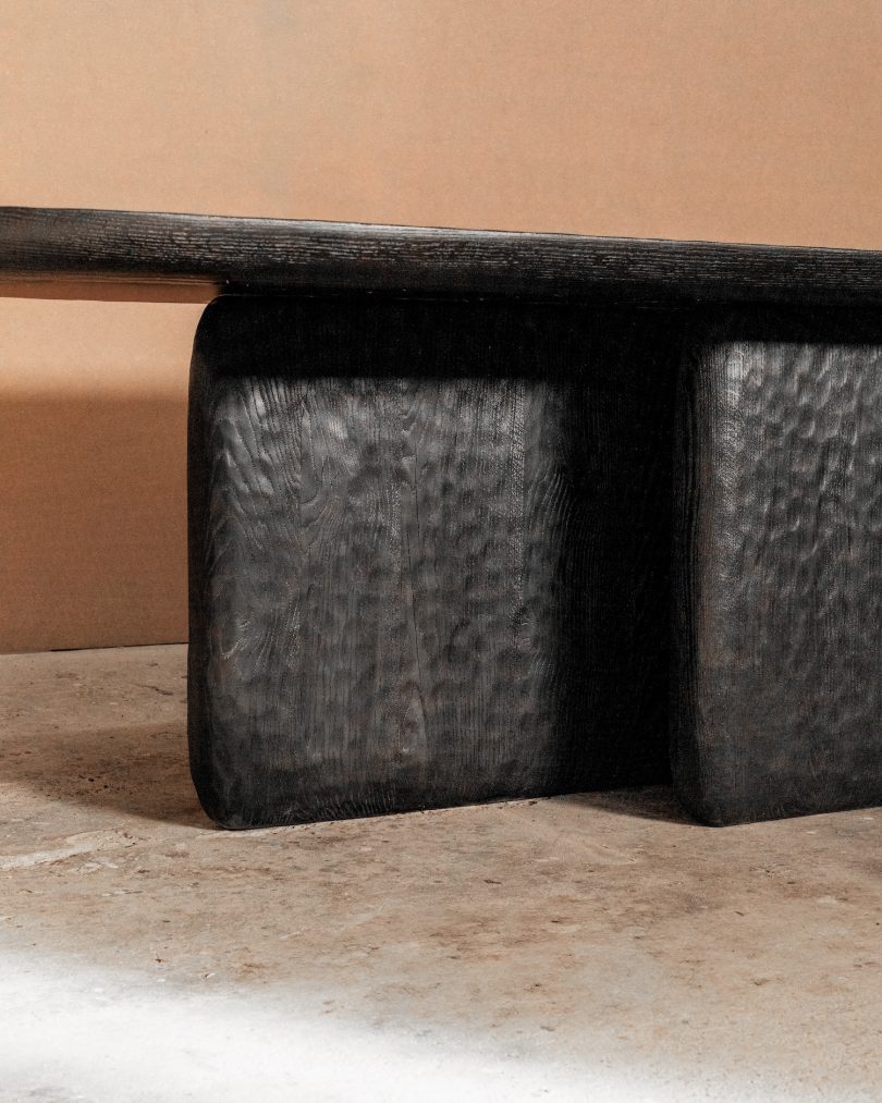 Dennis Kaiser设计的极简餐桌Darling Dining Table