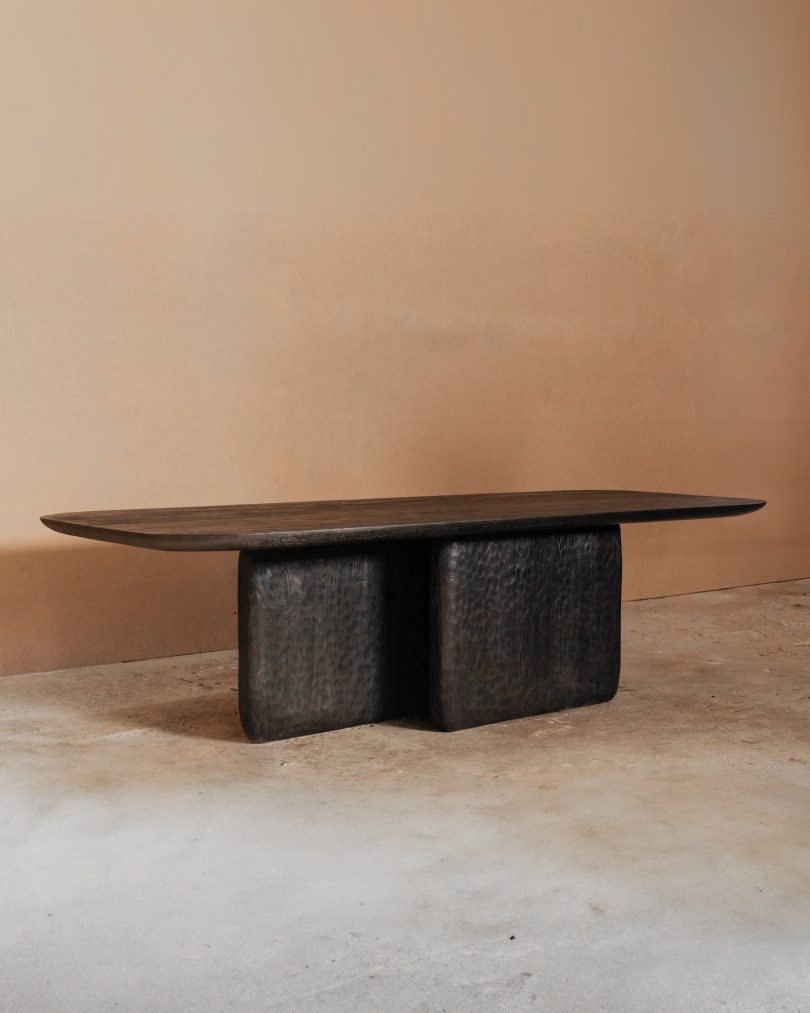 Dennis Kaiser设计的极简餐桌Darling Dining Table