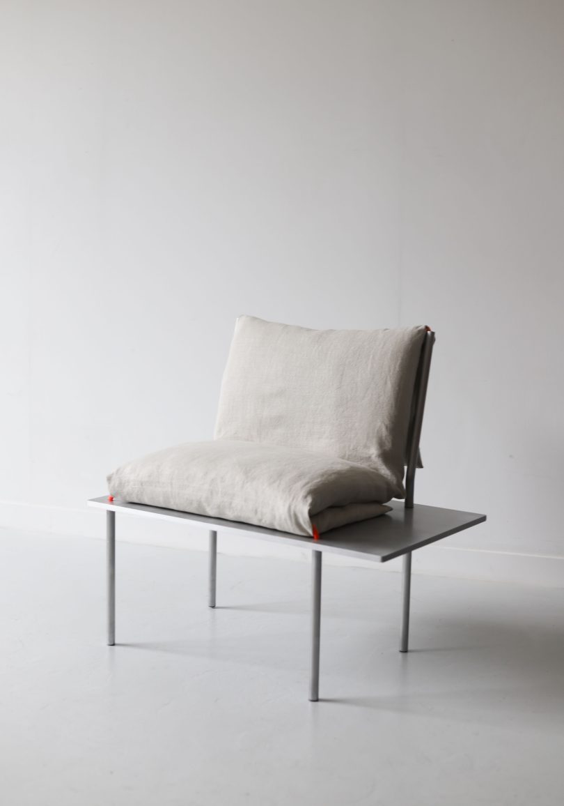 Atelier Fomenta设计的折叠挂椅Fold HangChair