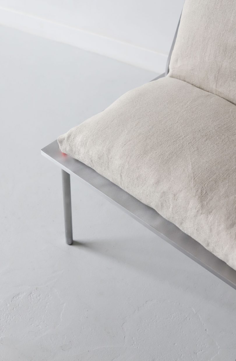 Atelier Fomenta设计的折叠挂椅Fold HangChair