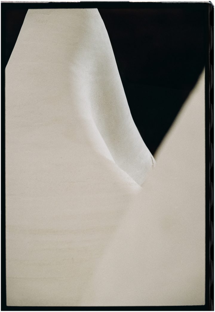 Carla Cascales Alimbau设计的极简主义系列Hydria