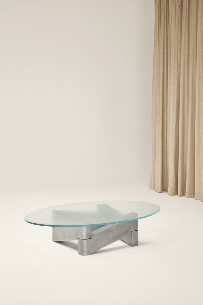 Anthony Guerrée设计的极简咖啡桌Marfa Table