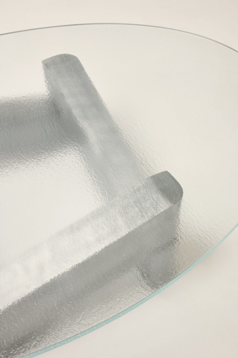 Anthony Guerrée设计的极简咖啡桌Marfa Table