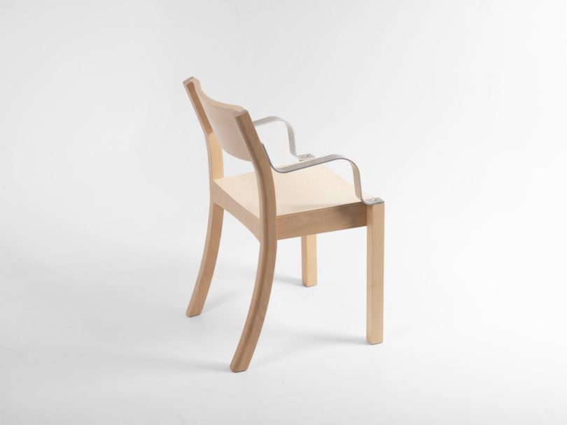 Hayo Gebauer设计的极简主义椅子Belt Chair