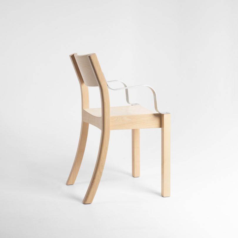 Hayo Gebauer设计的极简主义椅子Belt Chair