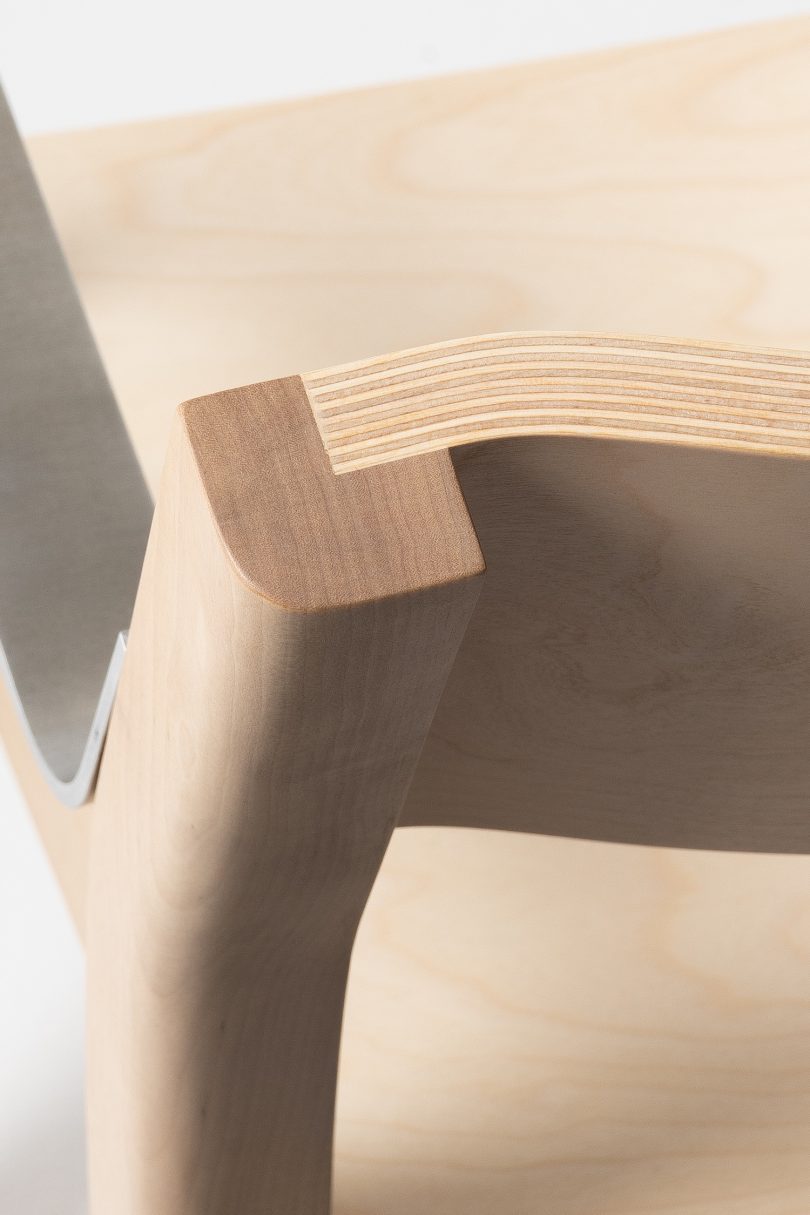 Hayo Gebauer设计的极简主义椅子Belt Chair