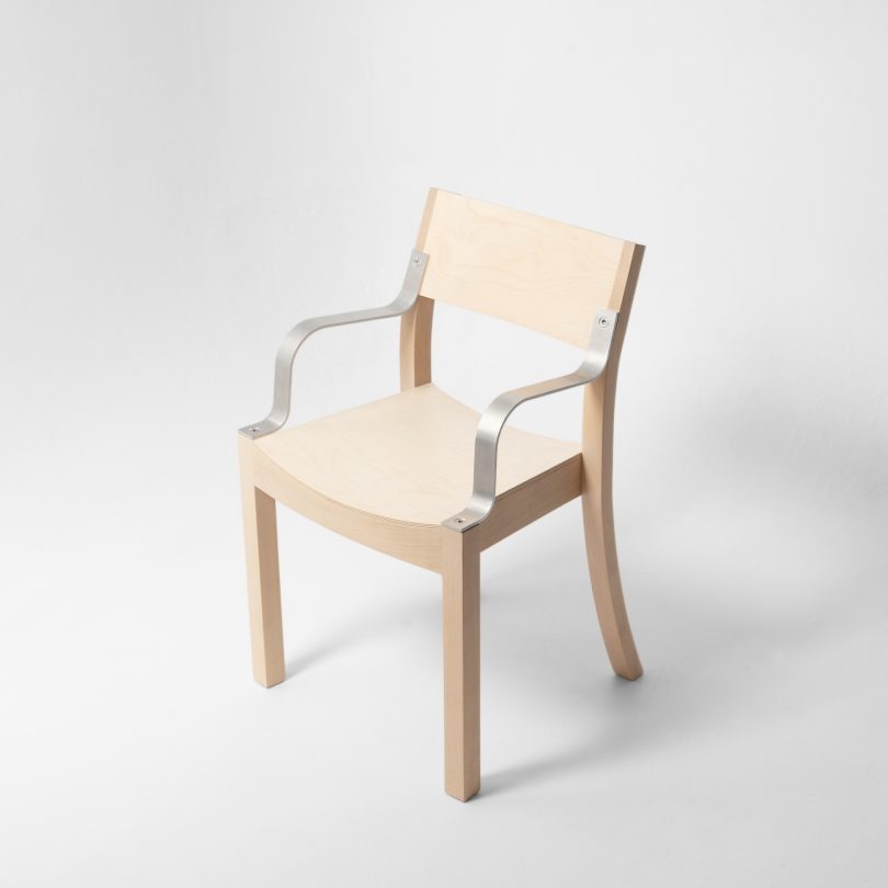 Hayo Gebauer设计的极简主义椅子Belt Chair