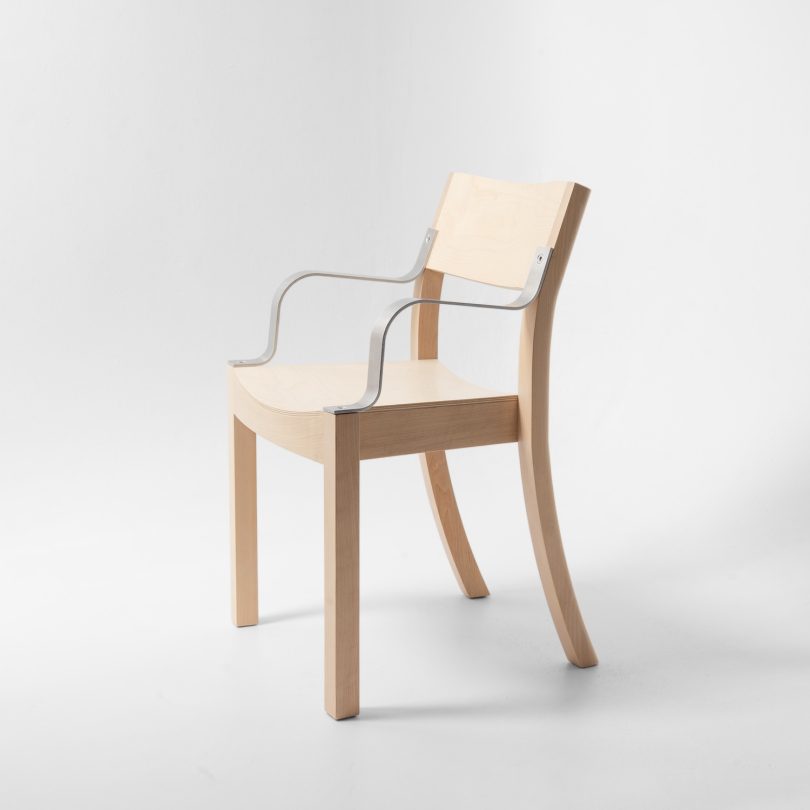 Hayo Gebauer设计的极简主义椅子Belt Chair