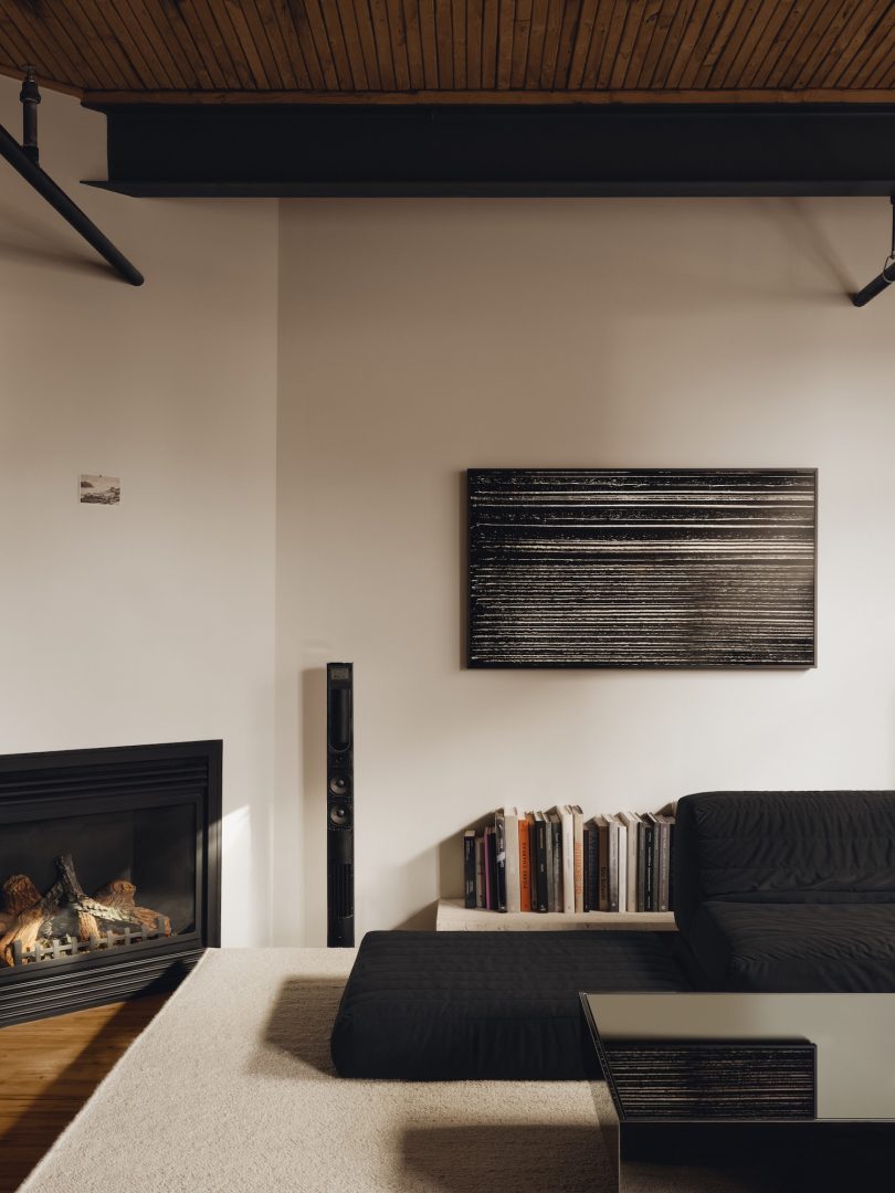 由Guillaume Noiseux设计的极简阁楼Loft Mile-Ex