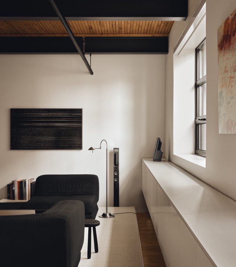 由Guillaume Noiseux设计的极简阁楼Loft Mile-Ex