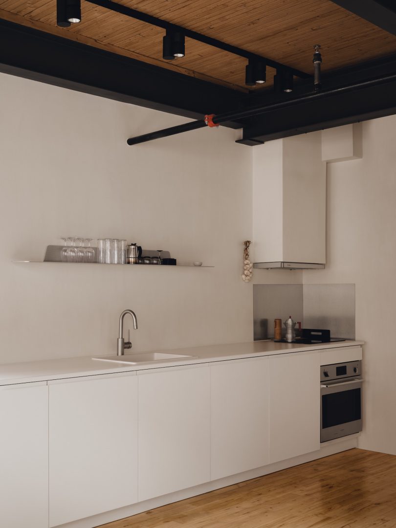 由Guillaume Noiseux设计的极简阁楼Loft Mile-Ex