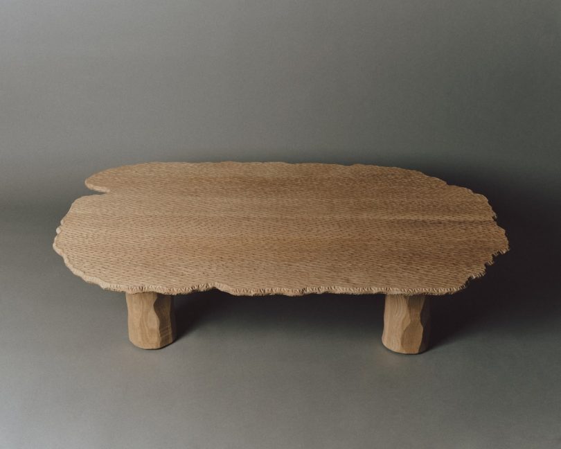 ŌMBIA STUDIO设计的极简咖啡桌Mare Coffee Table