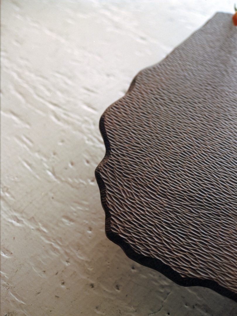 ŌMBIA STUDIO设计的极简咖啡桌Mare Coffee Table