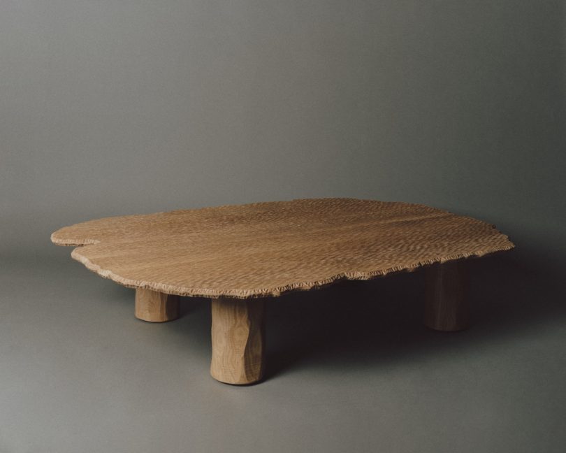 ŌMBIA STUDIO设计的极简咖啡桌Mare Coffee Table