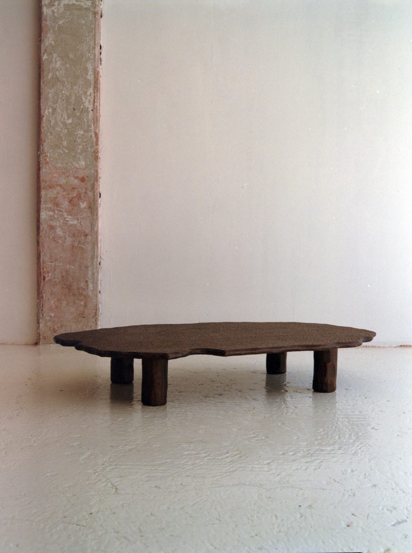 ŌMBIA STUDIO设计的极简咖啡桌Mare Coffee Table