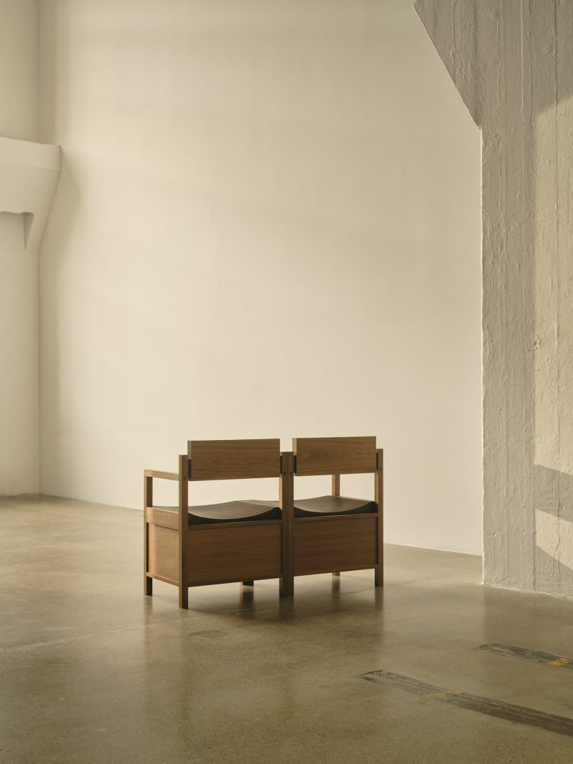 由Amanda Lilholt设计的极简长凳Slagbænk