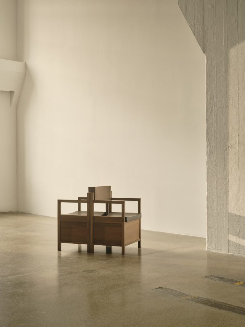 由Amanda Lilholt设计的极简长凳Slagbænk