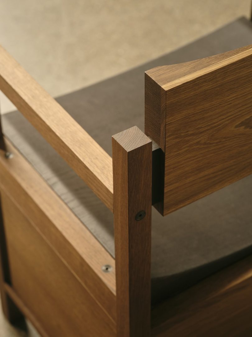 由Amanda Lilholt设计的极简长凳Slagbænk